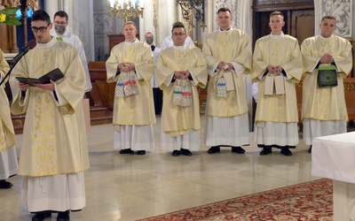 Podziękowanie za święcenia diakonatu, których 28 listopada 2020 roku udzielił im w radomskiej katedrze bp Piotr Turzyński.