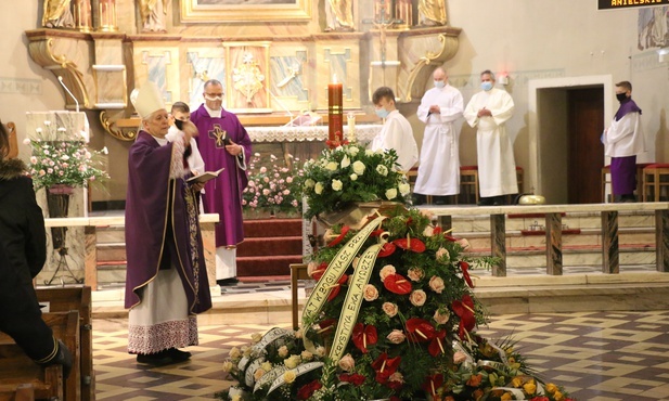 Bieruń. Pogrzeb Romana Nygi, wybitnego bieruńskiego artysty