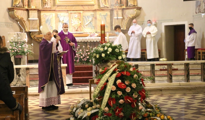 Bieruń. Pogrzeb Romana Nygi, wybitnego bieruńskiego artysty