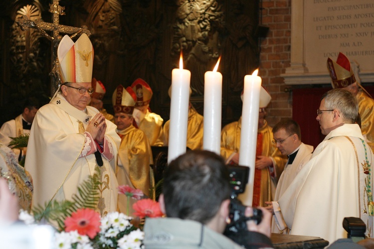 Sakra bp. Andrzeja Siemieniewskiego - fotograficzne wspomnienie