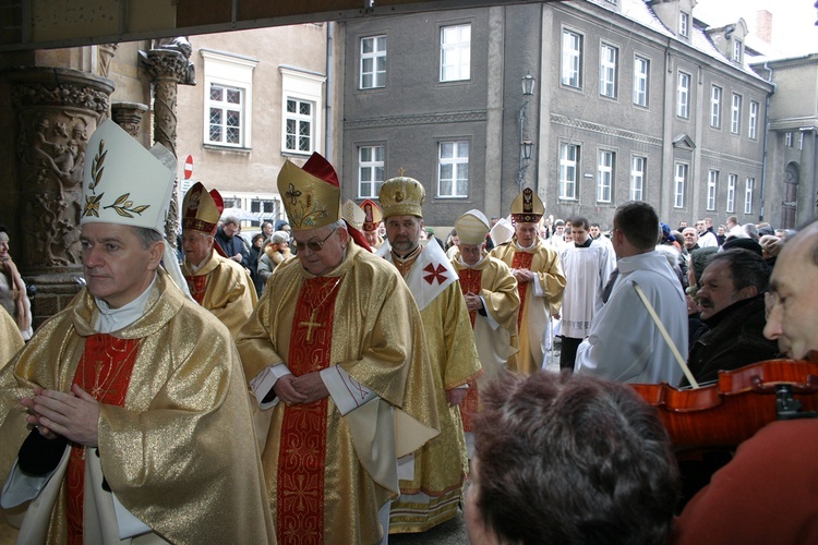 Sakra bp. Andrzeja Siemieniewskiego - fotograficzne wspomnienie