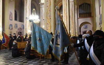 W Mszy św. wzięły udział poczty sztandarowe Rycerstwa Niepokalanej i OSP.