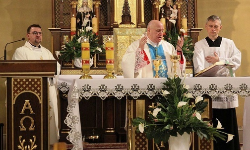 W kaplicy Córek Bożej Miłości, bp Piotr Greger przewodniczył Mszy św. w intencji chorych i osób im posługujących.