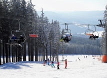 Beskid Śląski. Otwarcie stoków, hoteli i pensjonatów. Turyści dopisali