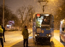 StreetTram na ulicach miasta. Tramwaj ogrzewalnia we Wrocławiu