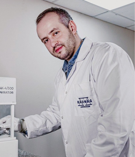 Michał Solecki dokonał przełomu w światowej metrologii masy.