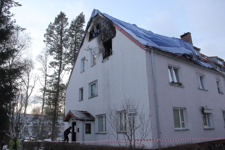 Spalony budynek w Podczelu