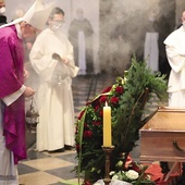 	Zasłużonego dominikanina żegnał m.in. metropolita Astany abp Tomasz Peta.