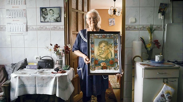 ▲	Stanisława Bobowska z Prabut. Kadr z filmu „Z odzysku”, przygotowanego  przez PSK.