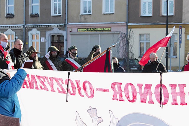 	Uroczystości towarzyszył poczet sztandarowy Hufca ZHP Legnica  im. Janusza Korczaka.