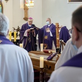 Długie lata pokornej służby. Pożegnanie ks. Piotra Ożoga