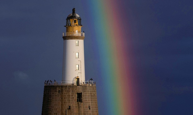Tęcza nad latarnią morską Rattray Head niedaleko Peterhead, Aberdeenshire (Szkocja).
25.01.2021 Morze Północne