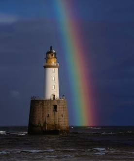 Tęcza nad latarnią morską Rattray Head niedaleko Peterhead, Aberdeenshire (Szkocja).
25.01.2021 Morze Północne