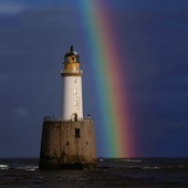 Tęcza nad latarnią morską Rattray Head niedaleko Peterhead, Aberdeenshire (Szkocja).
25.01.2021 Morze Północne