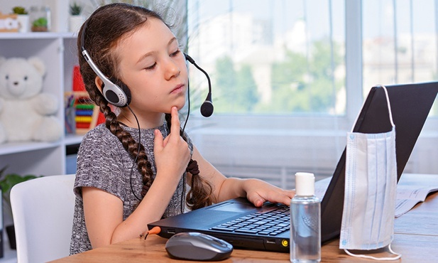 W szkołach w czasie pandemii pomocą jest TIK – technologie edukacyjne, które są efektywnym narzędziem komunikacji.