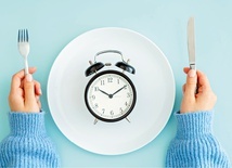 Poszczenie z zegarkiem w ręku