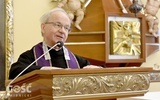 O. Józef Szańca OFMConv w czasie głoszenia konferencji w kaplicy biskupiej.