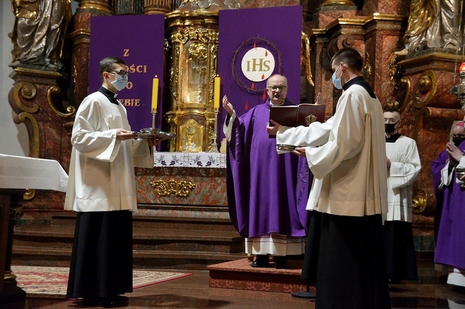 Środa Popielcowa w katedrze opolskiej