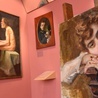 W sali Muzeum Okregowego w Nowym Sączu zebrano najbardziej reprezentatywne dla Barbackiego dzieła.