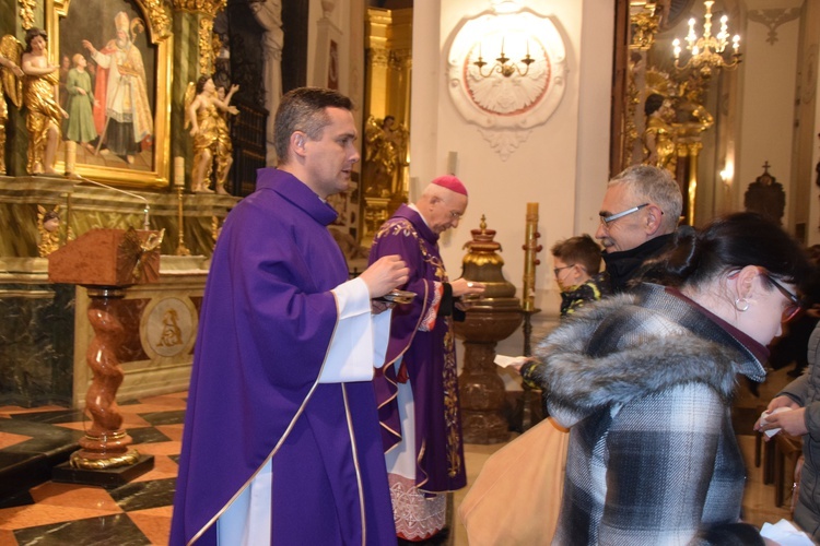 Środa Popielcowa w katedrze łowickiej