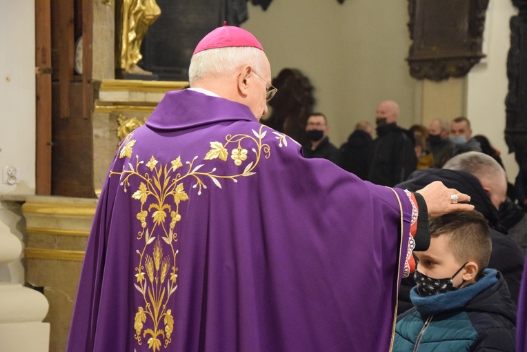 Środa Popielcowa w katedrze łowickiej