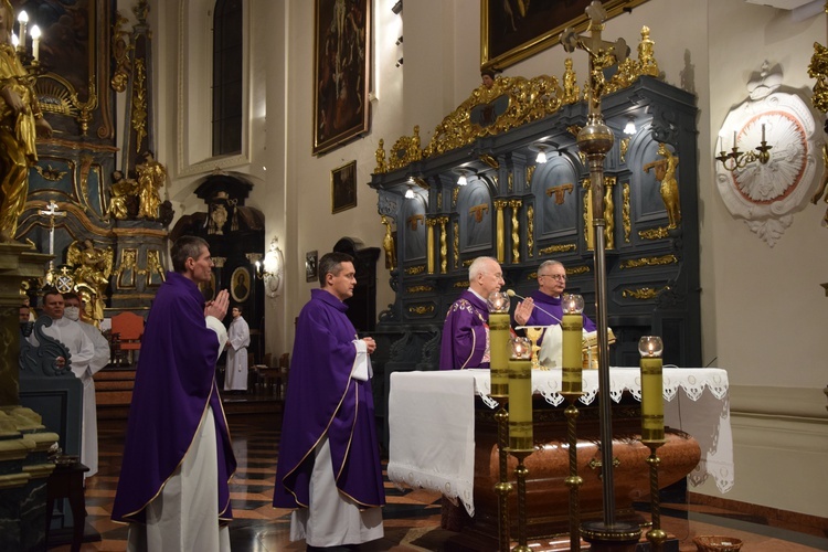 Środa Popielcowa w katedrze łowickiej