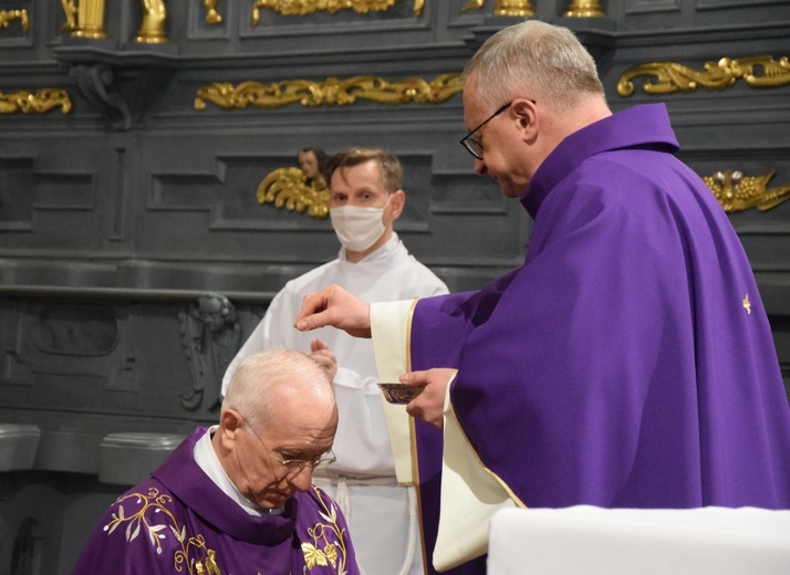 Środa Popielcowa w katedrze łowickiej