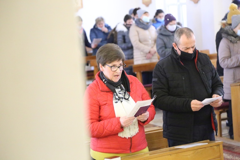 Poświęcenie stacji drogi krzyżowej