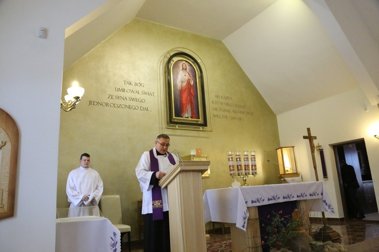 Poświęcenie stacji drogi krzyżowej