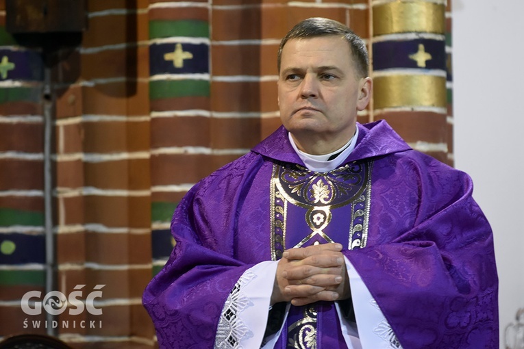 Droga Krzyżowa i Msza św. w intencji ofiar wykorzystywania seksualnego