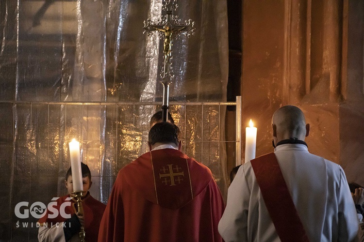 Modlitwa za zranionych w świdnickiej katedrze