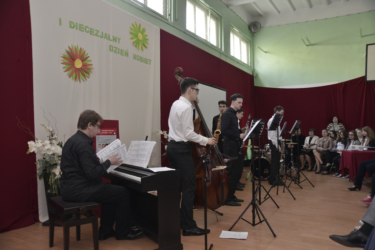 Powspominajmy. I DDK w Skierniewicach