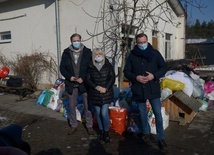 Za udział w akcji dziękują (od prawej): Radosław Witkowski, Maryla Rybińska, Grzegorz Chochół.