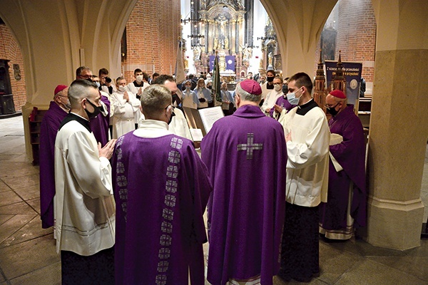 Liturgię rozpoczęło statio.