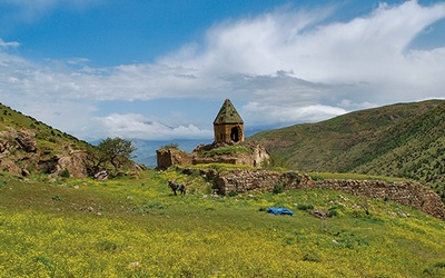 Ruiny klasztoru św. Tomasza w górach nad jeziorem Wan.