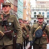 	W defiladach zawsze brało udział kilkanaście grup rekonstrukcyjnych z całej Polski.