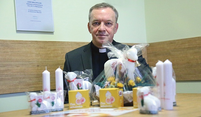 – Jak co roku diecezjalna Caritas przygotowała baranki, paschaliki  i skarbonki dla dzieci – mówi ks. Zbigniew Pietruszka.