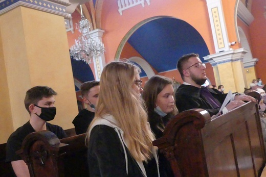 Animowana Droga Krzyżowa młodych z grupy "Chęci+" dla dzieci w Straconce