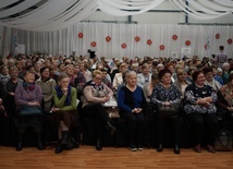 Pięknie udekorowana hala sportowa była przestrzenią idealną na spotkanie ponad 600 kobiet.