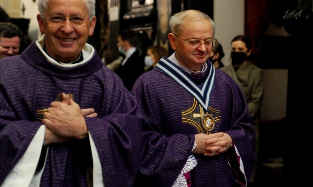 Proboszcz katedry wawelskiej odebrał godność kanonika katedry w Chartres