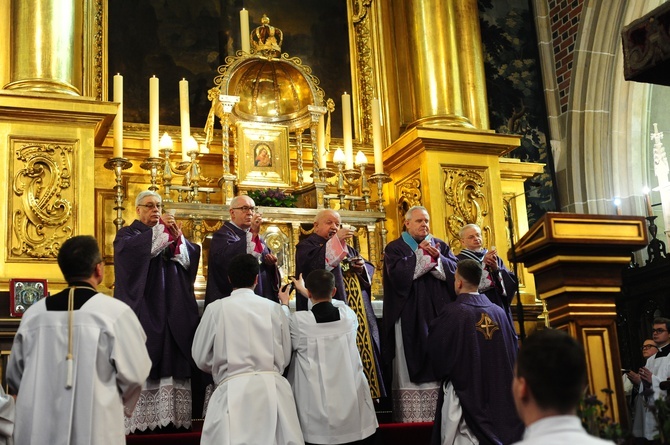 Tytuł kanonika kapituły katedry w Chartres dla ks. prał. Zdzisława Sochackiego