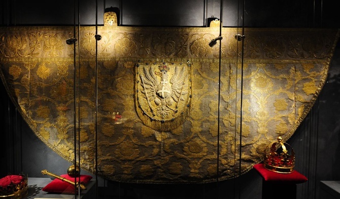 Królewska kapa koronacyjna po konserwacji