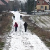 	Uczestnicy EDK także przed wybuchem pandemii wędrowali, milcząc, w małych grupach, maksymalnie 10-osobowych, a często indywidualnie.