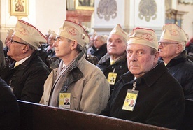 	Znakiem rozpoznawczym wspólnoty są charakterystyczne furażerki.