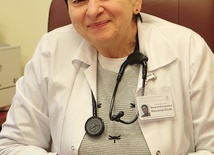 Profesor Anna Doboszyńska przypomina o konieczności zachowania dystansu, noszeniu maseczek i myciu rąk.