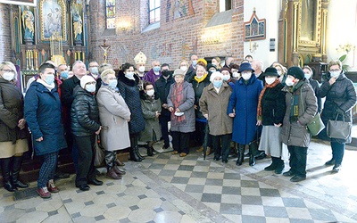 Uczestnicy z pasterzem Kościoła radomskiego. 