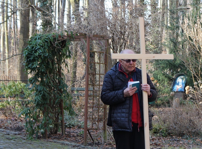 Trzebnica. Droga Krzyżowa w duchu Camino