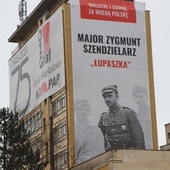 Olsztyn. Odsłonięto baner poświęcony Zygmuntowi Szendzielarzowi ps. Łupaszka