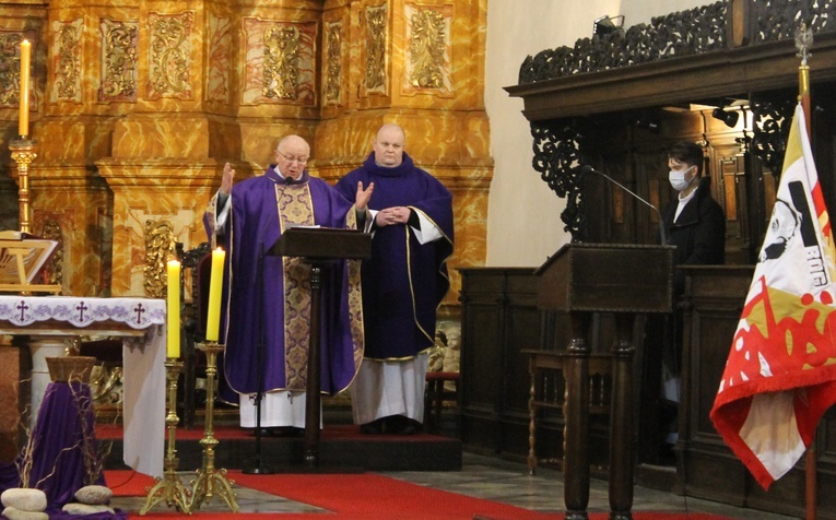 Szacunek, modlitwa i pamięć