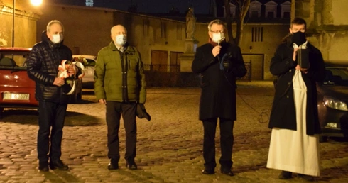 Szacunek, modlitwa i pamięć